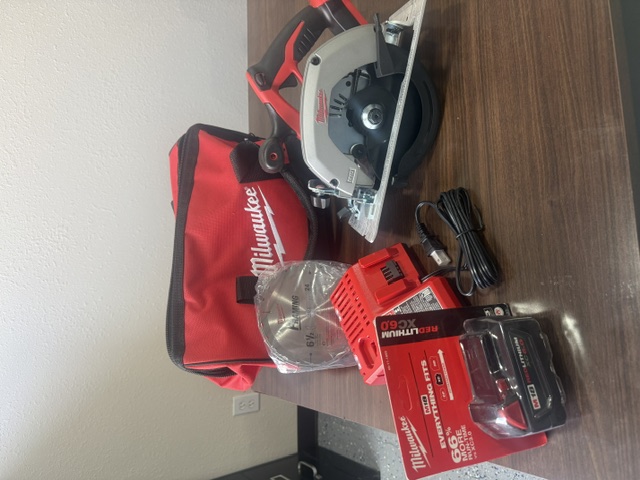 Milwaukee M18 Cordless Circular Saw Kit